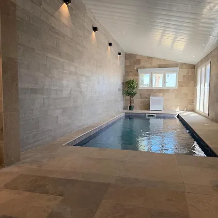 En Champagne - Piscine Intérieur Et - 15 Personnes