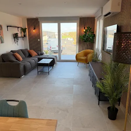 En Champagne - Piscine Intérieur Et - 15 Personnes