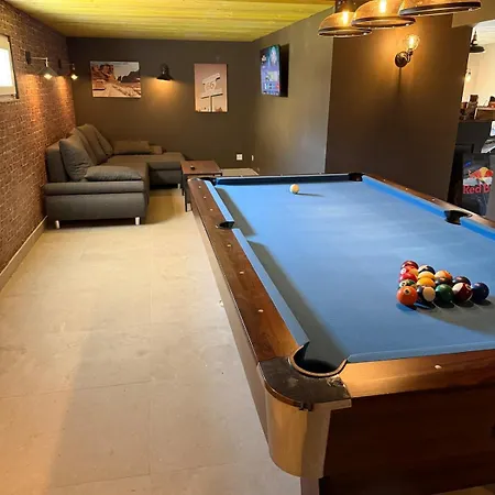 Hébergement de vacances En Champagne - Piscine Intérieur Et - 15 Personnes Frignicourt