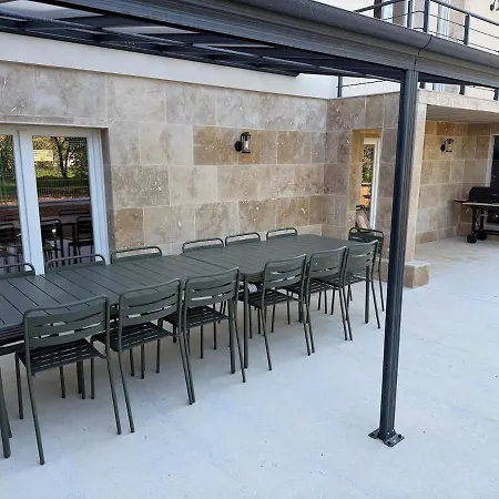 Hébergement de vacances En Champagne - Piscine Intérieur Et - 15 Personnes *