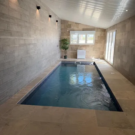 En Champagne - Piscine Intérieur Et - 15 Personnes Hébergement de vacances