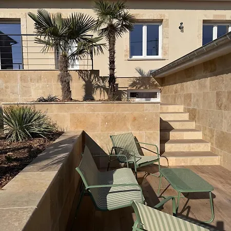 En Champagne - Piscine Intérieur Et - 15 Personnes Hébergement de vacances Frignicourt