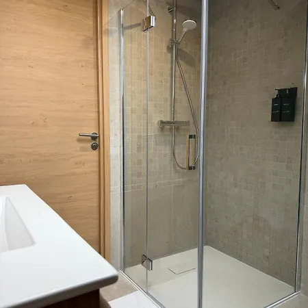 En Champagne - Piscine Intérieur Et - 15 Personnes * Frignicourt