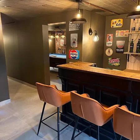 En Champagne - Piscine Intérieur Et - 15 Personnes Hébergement de vacances Frignicourt